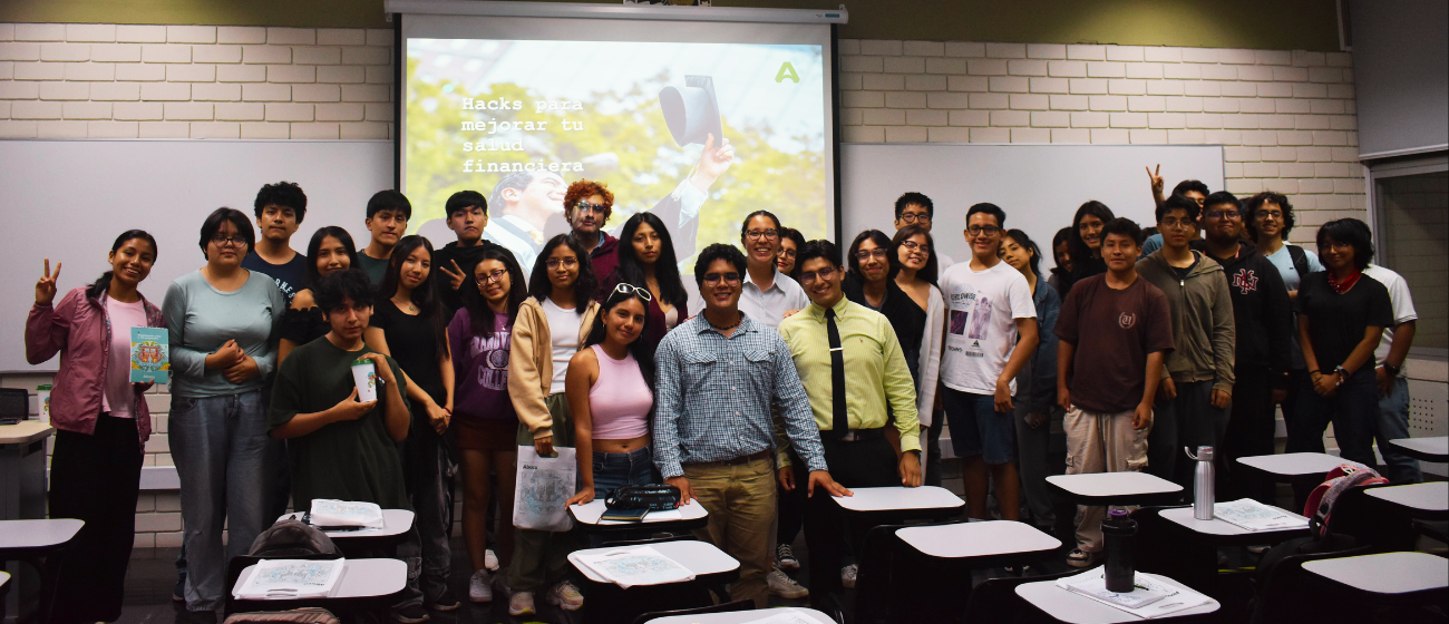 Fortaleciendo la Educación Financiera: Abaco realiza Taller para Estudiantes de Letras en la PUCP